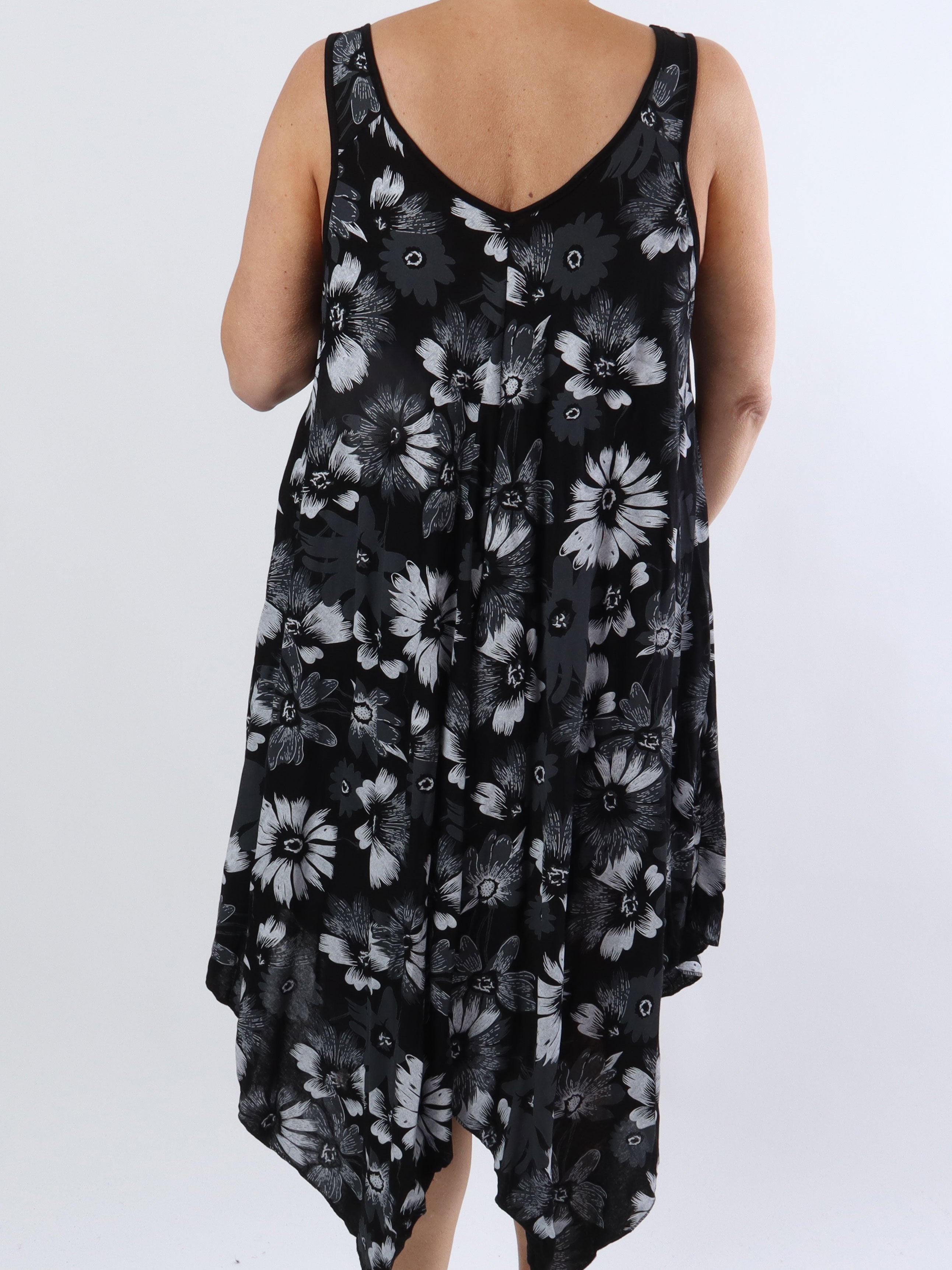 Blair - Luftig klänning i viskos plus size med blommigt tryck